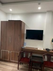 TV a/nebo společenská místnost v ubytování Harmony Haven Hotel