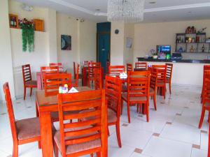 מסעדה או מקום אחר לאכול בו ב-Hotel Garzota Inn
