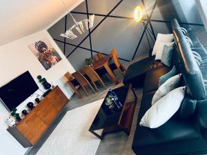 Μια τηλεόραση ή/και κέντρο ψυχαγωγίας στο Apartament Solna 38 centrum miasta z podziemnym garażem