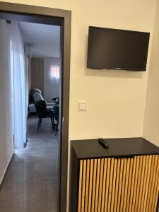 TV a/nebo společenská místnost v ubytování PP Apartman