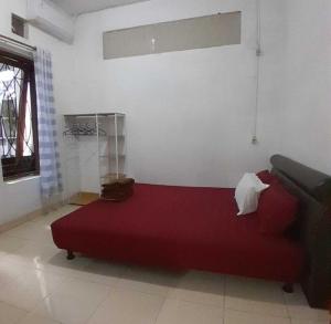 A seating area at Laura's Backpacker 523