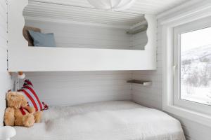 Postel nebo postele na pokoji v ubytování Brensholmen Beach House
