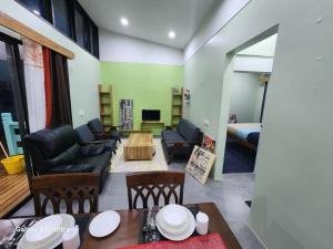Posezení v ubytování Talii Sasa Accommodation