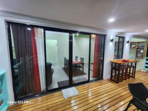 Posezení v ubytování Talii Sasa Accommodation