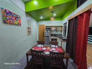 Kuchyň nebo kuchyňský kout v ubytování Talii Sasa Accommodation + 12 fotografií