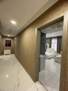 Koupelna v ubytování Astoria Hotel + 21 fotografií