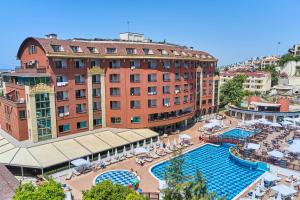 Бассейн в Noxinn Hotels Club Ultra All Inclusive или поблизости