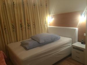 Postel nebo postele na pokoji v ubytování Hotel Adler