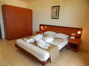 Postel nebo postele na pokoji v ubytování ST CONSTANTIN SEA HOTEL & SPA RESORT