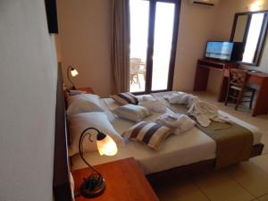 Postel nebo postele na pokoji v ubytování ST CONSTANTIN SEA HOTEL & SPA RESORT