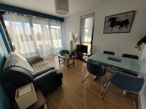 Posedenie v ubytovaní Agréable Appartement avec Balcon