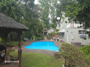 Πισίνα στο ή κοντά στο River Heaven BnB
