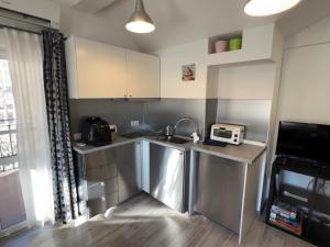 Η κουζίνα ή μικρή κουζίνα στο The Yellow House in Sofia +10 φωτογραφίες