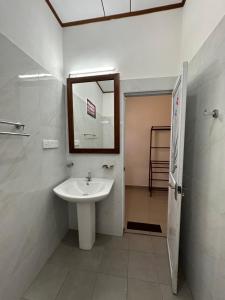 Koupelna v ubytování KVA Talalla Beach Villa