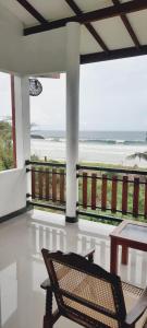 Balkón nebo terasa v ubytování KVA Talalla Beach Villa