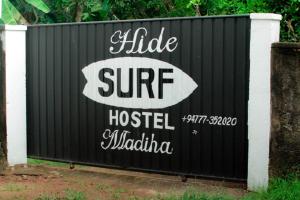 Hide Surf Hostel Madiha的证书、奖牌、标识或其他文件