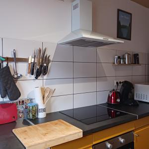 Kuchyň nebo kuchyňský kout v ubytování Gîte la Source - 85 m2 & terrasse privée