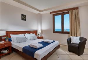 Postel nebo postele na pokoji v ubytování ST CONSTANTIN SEA HOTEL & SPA RESORT
