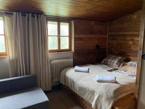 Postel nebo postele na pokoji v ubytování Bouda Šestidomí