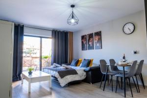 a living room with a couch and a table at Mandarina 326 in San Miguel de Abona