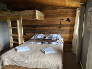 Postel nebo postele na pokoji v ubytování Bouda Šestidomí