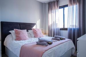 a bedroom with a bed with towels on it at Mandarina 326 in San Miguel de Abona +28 photos