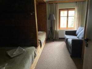 Postel nebo postele na pokoji v ubytování Bouda Šestidomí
