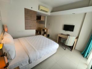 Postel nebo postele na pokoji v ubytování Bogor Icon Condotel By Holla