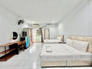 Un televizor și/sau centru de divertisment la Ban Ton Resort