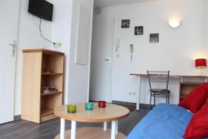 Μια τηλεόραση ή/και κέντρο ψυχαγωγίας στο Appt 2 pièces LA ROCHELLE - LR030-C126