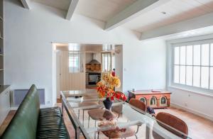 Khu vực ghế ngồi tại Ile de Re - 9 people - beach by foot - pool +5 ảnh