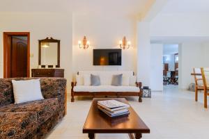 Χώρος καθιστικού στο Yasemi Home by RentalsPro - Lagomandra Halkidiki