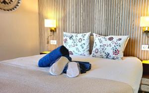 Voodi või voodid majutusasutuse Seaview Retreat Torremolinos City Center, with pool and amazing views BY NAMASTE ELITE toas