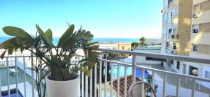 Balkón nebo terasa v ubytování Seaview Retreat Torremolinos City Center, with pool and amazing views BY NAMASTE ELITE