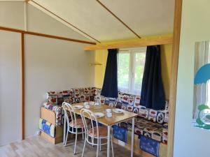 Restauracja lub miejsce do jedzenia w obiekcie Resort & Camping - Val de Braye