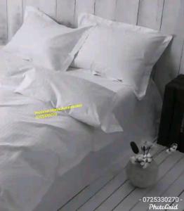 Uma cama ou camas num quarto em Pine rooms and suites
