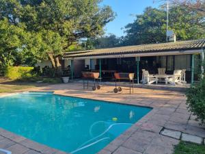 Bazén v ubytování Chantilly Retreat nebo v jeho okolí