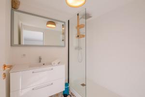 Koupelna v ubytování Villa des Issambres - Climatisée avec piscine + 17 fotografií