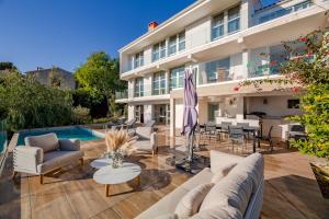 Balkón nebo terasa v ubytování Villa des Issambres - Climatisée avec piscine