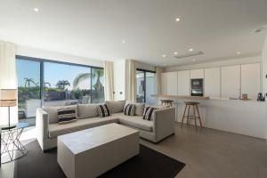 a living room with a couch and a kitchen at Estepona Holiday Hills in Estepona