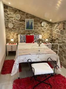 Ένα ή περισσότερα κρεβάτια σε δωμάτιο στο Casas do Lobo