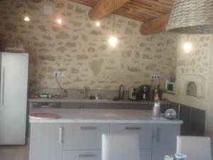 Kuchyň nebo kuchyňský kout v ubytování Chambres d'hôtes Le Vignoble