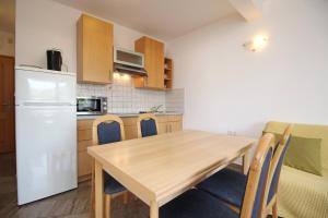 Kuchyňa alebo kuchynka v ubytovaní Apartments Mikulan Nara