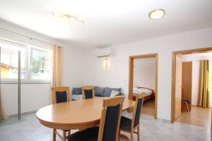 Posedenie v ubytovaní Apartments Mikulan Nara