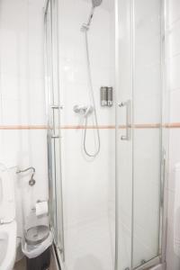 A bathroom at RentalSevilla Concejal Alberto Jiménez-Becerril