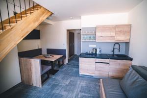 Kuchyň nebo kuchyňský kout v ubytování Wellness & Spa Hotel Čertov