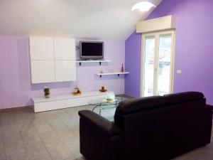 TV a/nebo společenská místnost v ubytování Appartamento Due Viali