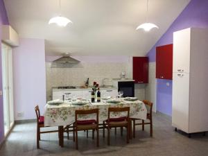 Kuchyň nebo kuchyňský kout v ubytování Appartamento Due Viali