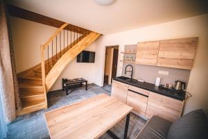 Kuchyň nebo kuchyňský kout v ubytování Wellness & Spa Hotel Čertov