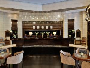 Lounge nebo bar v ubytování Grand Millennium Dubai